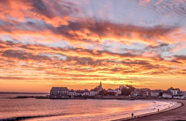 2 BEDROOM APARTMENT IN THE HEART OF LORIENT - PARKING - INTERNET