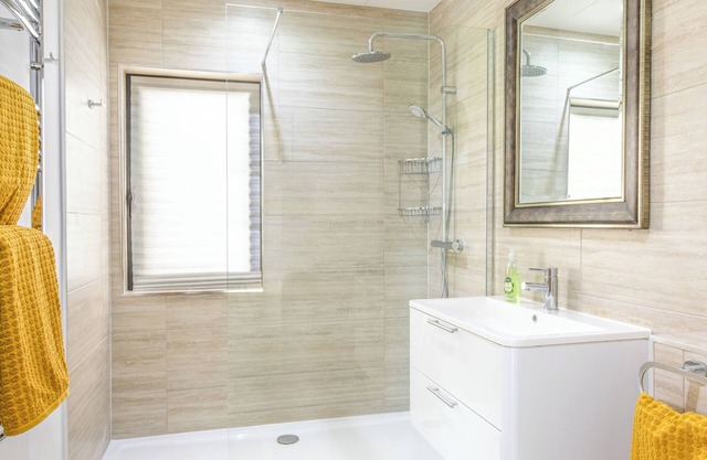 2 Bedroom Apt with private pool close to the beach's, and Nelsons Dockyard