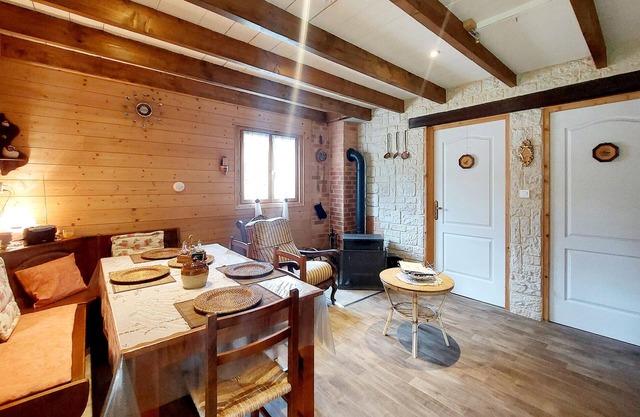 2 bedroom beautiful home in Le Ménil