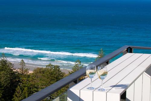2 Bedroom Broadbeach Stay Walk to Beach