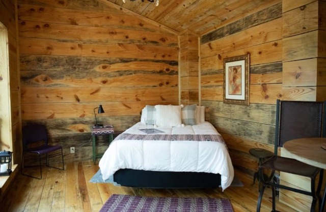 2 Bedroom Cabin w/Hot Tub surrounded by Big Thicket National Preserve. Private!