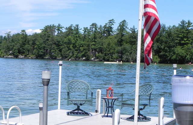 2 BEDROOM COTTAGE ON LAKE WINNIPESAUKEE, BEAUTIFUL BEACH, BREATHTAKING SUNSETS!