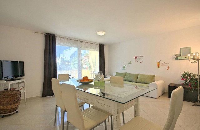 2 bedroom cozy apartment in Umag