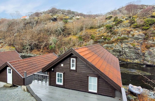 2 bedroom cozy home in Finnås