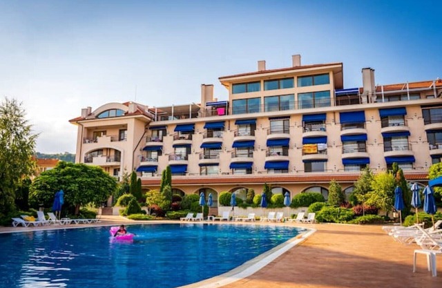 2 BEDROOM GROUND FLOOR APARTMENT IN VILLA ROMANA