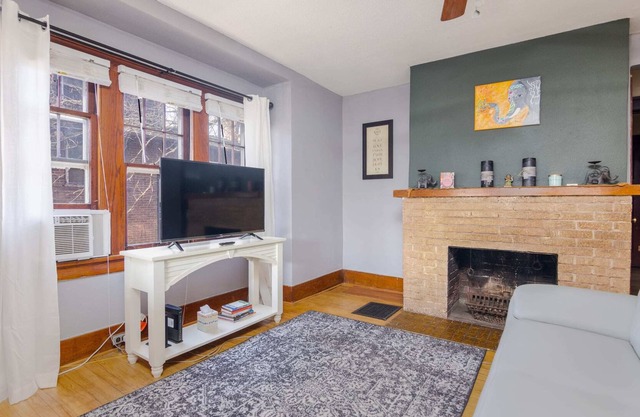 2 Bedroom Home in Quiet Neighborhood