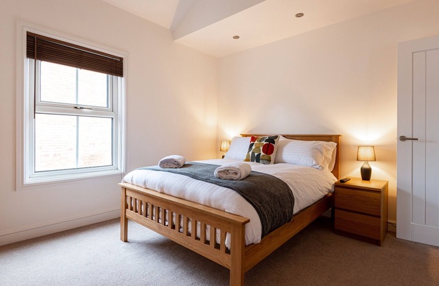 2 Bedroom House with Parking. Close to River walks