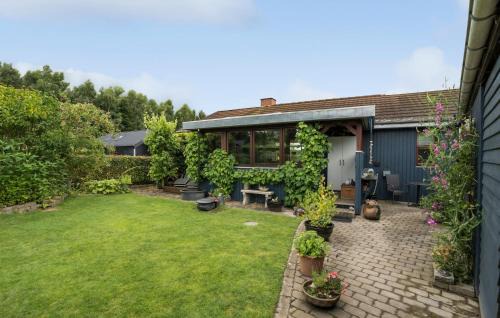 2 Bedroom Nice Home In Juelsminde