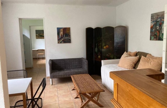 2 Bedroom Private vacation home in Auffargis