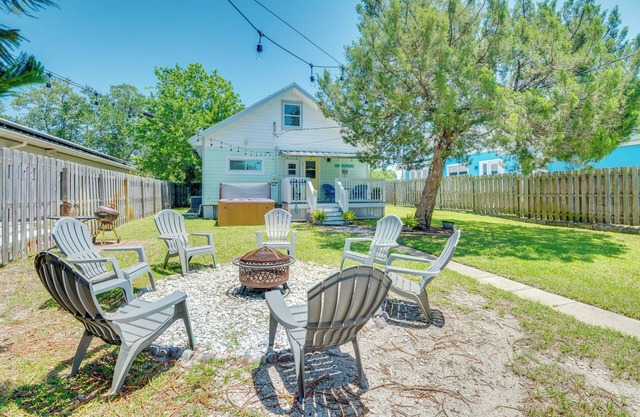 2 Blocks to Canal St: New Smyrna Beach Home