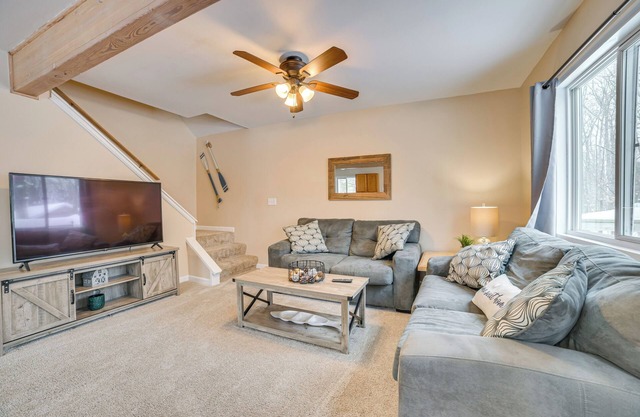 2 Blocks to Higgins Lake: Family-Friendly Home