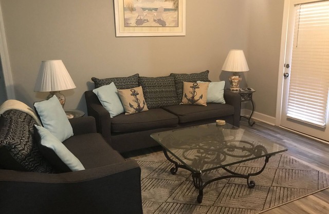 2 BR/2BA Condo1 King/2 Full beds Sleeps 6 close to OWA & Foley Tourism Complex