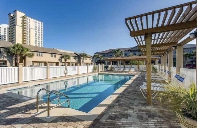 2 BR Gulf Front Complex - Heated Pool - Ask about SNOWBIRD DISCOUNTS!