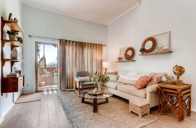 2 BR Loft in the heart of Old Town - Heated Pool/Sleeps 4