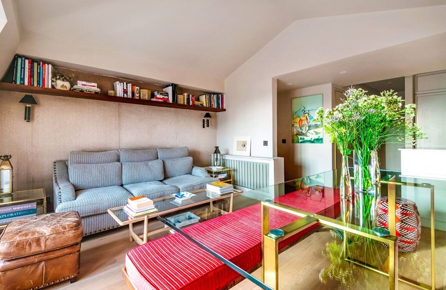 2 BR refurbishhed penthouse - Sloane Square Chelsea