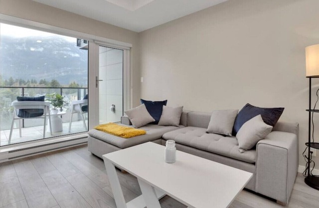 2-BR Squamish Condo with Remarkable Mountain Views