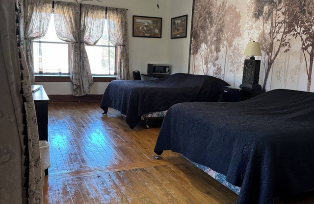 2 Comfortable Queen Beds, Hot Shower & an affordable price!