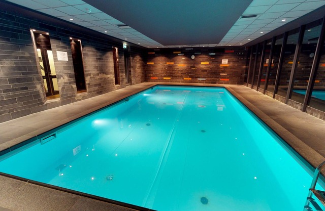 2 Comfortable Stay w/On-site Dining, Free Parking, and Comfortable Ambiance