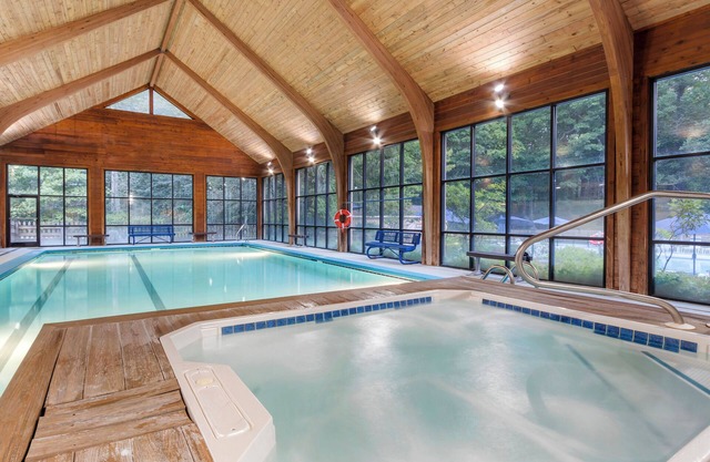 2 Comfortable Units Close to Ski Sapphire Valley! Pool, Gym, Free Parking