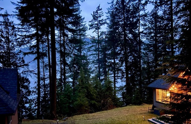 2 Gathering Oceanside Cottages