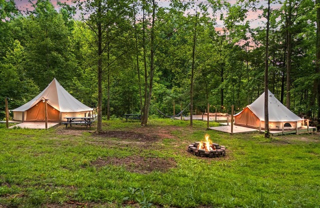 2 Glamping Yurts, sleeps 6, in Red River Gorge with Wooded Views & Bathhouse