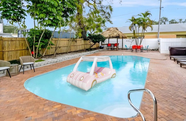 2 Homes! - 4 MN to Madiera BCH - Hottub - HTD Pool