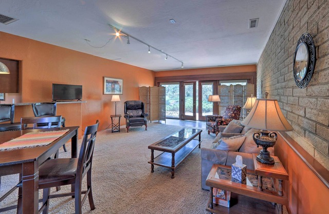 2 Mi to Courthouse Plaza: Prescott Cottage