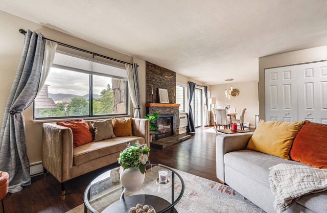 2 Mi to CU Boulder: Mtn-View Condo w/Pool Access