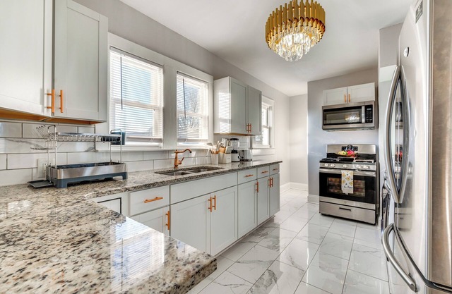 2 Mi to Village Park: Family & Pet-Friendly Home