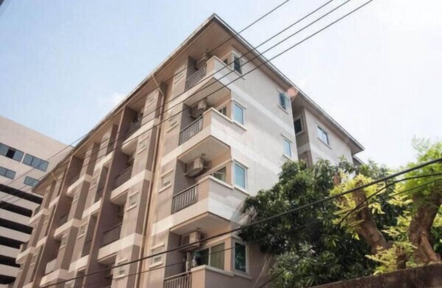 2 min walk from Surasak BTS (river)