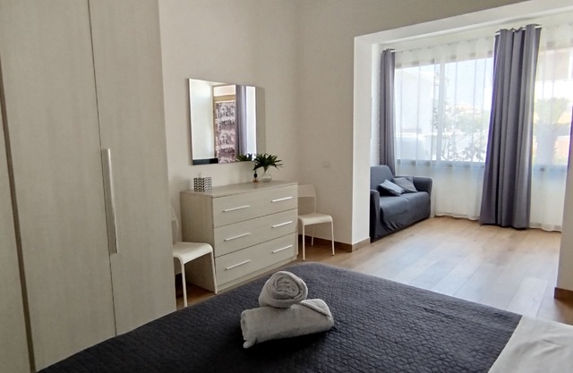 2 minutes from the sea and all services. 9 minutes by car from the airport