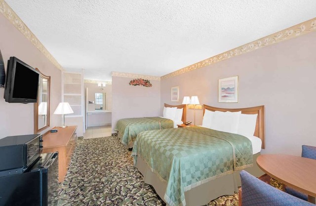 2 Pet-friendly Lodging Close to West of the Pecos Museum! W/Seasonal Pool!