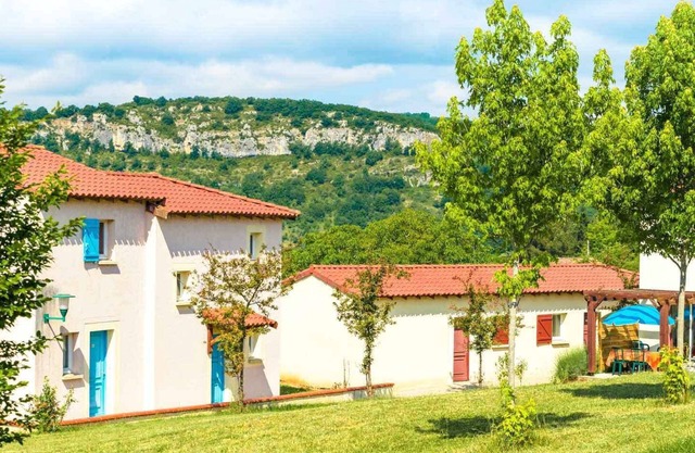 2-room maisonette duplex or PMR in residence with swimming pool - (Cajarc/Lot)