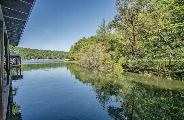 2 Rubi Place - Lake Cortez Lakefront Sleeps 10 in Hot Springs Village Golf and