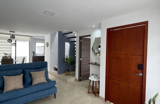 2 story, 4 beds, 2½ baths in beautiful Valle de Los Chillos, Quito Ecuador