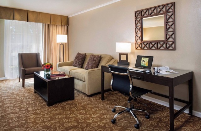 2 Tranquil Unit with Heated Pool, Balcony & Free Breakfast in Palo Alto