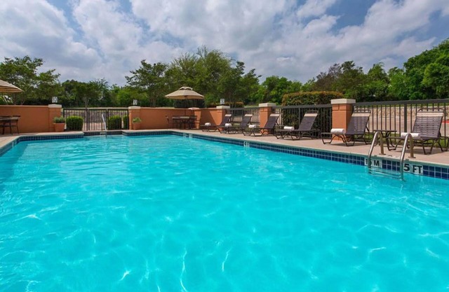 2 Units Close to Inner Space Cavern! Outdoor Pool, FREE Parking, Pets Allowed!