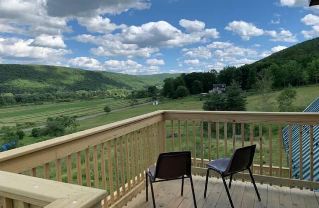 2 Valley View Family Farm Apartment