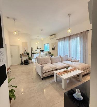 20 min from BEN Gurion airport &Tel aviv center