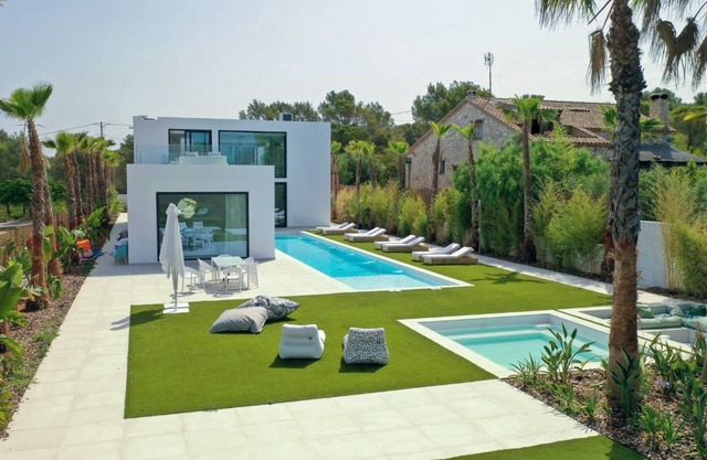 20 minutes from Sitges/Car Amaizing Villa Blue Sky High Design