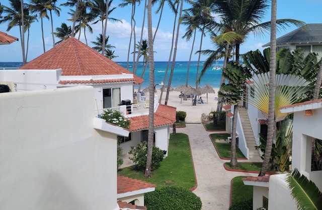 20 Steps to the Beach,Ocean Views from Every Room, Walk to Bars & Eats, HGTV Gem