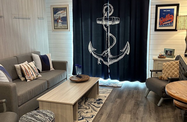 2022 Fully Renovated Cool Condo So Close to the Beach!