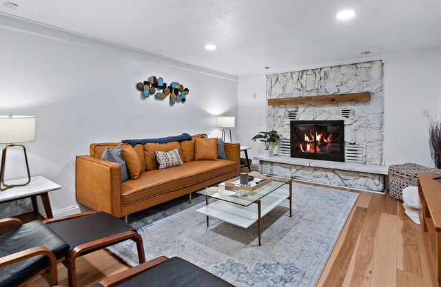 20mins to Denver, Boulder, Red Rocks, 6 Person Hot Tub & Fire Pit, Fireplace