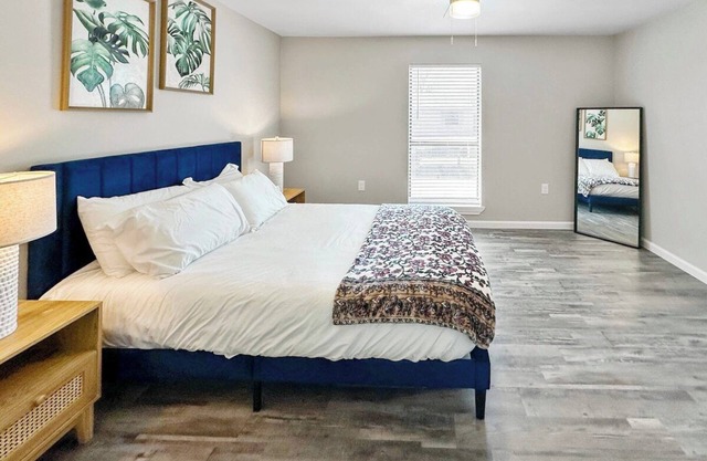 2106 · Cozy Addison Apt, Free Park Wi-Fi, Pool & Gym