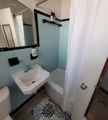 236G Studio Apt Near DownTown