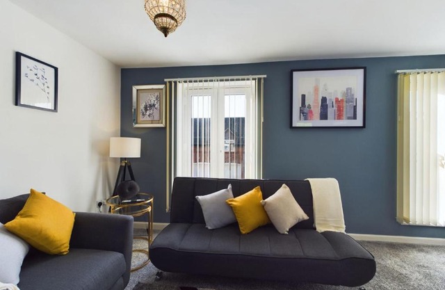 247 Serviced Accommodation in Stafford- 3BR Townhouse