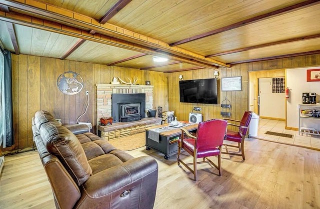 25 minutes from Durango! Cabin on 2 fenced acres!