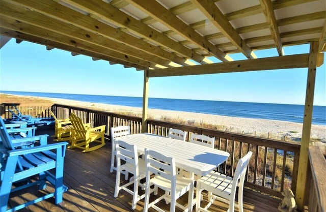 25% off in Aug! Beach Front, Hot Tub, Game Room, Dog friendly, Fenced Yard!