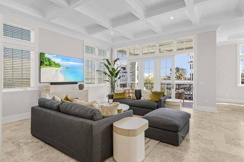 260 Coastal Luxe Retreat- 5BD 4,5BA, Pool & Spa, Water Views home