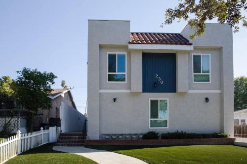 2BD/2BA Apartment in DT ALhambra